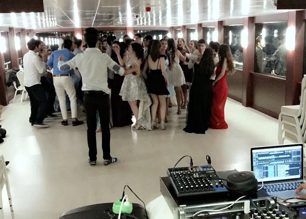 Teknede Mezuniyet Balosu